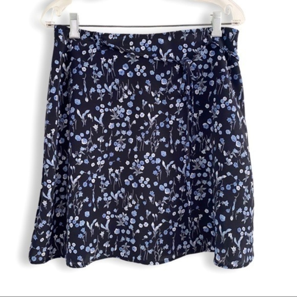 Folio Dresses & Skirts - Pretty Vintage Folio Navy Blue Floral Cottage Core Flowy Midi Skirt.